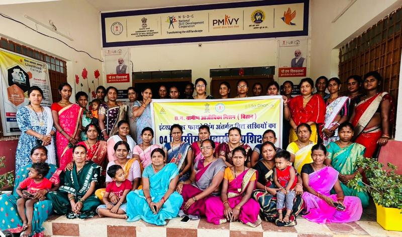  ‘दीदी बनीं लखपति’ जशपुर की महिलाएं अब सिर्फ गृहणी नहीं, सफल उद्यमी भी! स्व सहायता समूहों ने रचा परिवर्तन का इतिहास