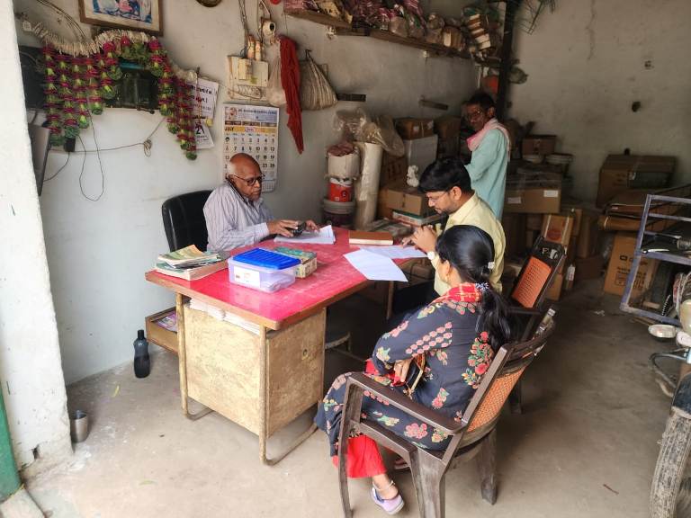 त्योहारी सीजन में खाद्य एवं औषधि प्रशासन की टीम ने चलाया जांच अभियान