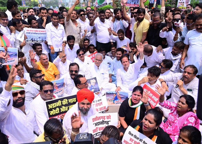 अडानी और भाजपा सरकार के खिलाफ कांग्रेस की प्रदेशव्यापी आर्थिक नाकेबंदी 2 घंटे सभी प्रमुख मार्ग रहे बंद