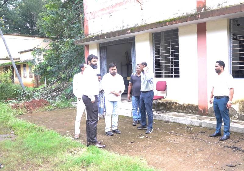 जशपुर : ईवीएम वेयरहाउस की सुरक्षा व्यवस्था पर कलेक्टर की नजर, साफ-सफाई, सीसीटीवी और रोशनी व्यवस्था सुधारने के निर्देश