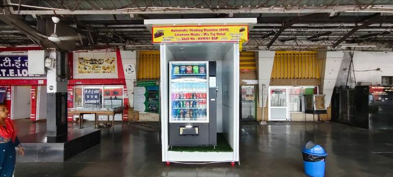 बिना लाइन, बिना झंझट – बिलासपुर रेलवे स्टेशन पर 24×7 चालू हाई-टेक वेंडिंग मशीन से लें स्नैक्स और ड्रिंक्स