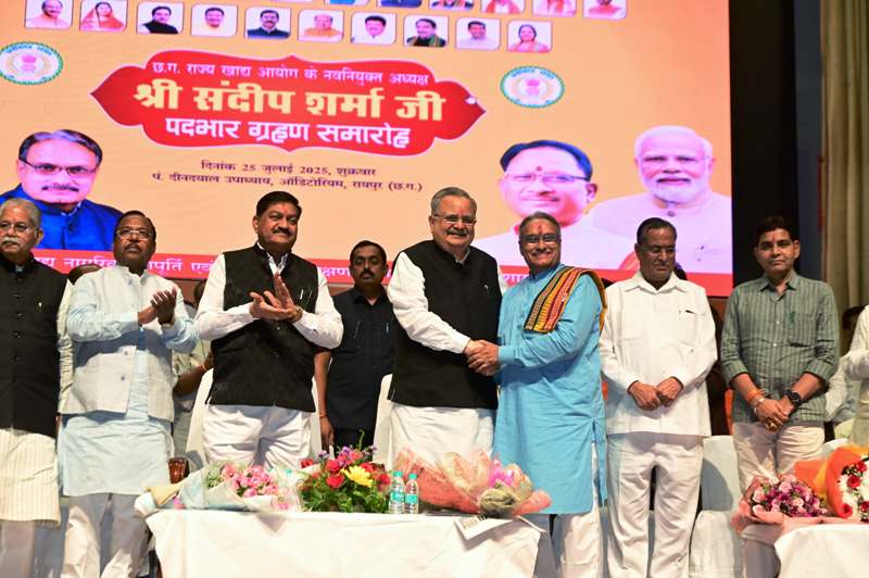 राज्य खाद्य आयोग अध्यक्ष पद का संदीप शर्मा ने ग्रहण किया पदभार, डॉ. रमन सिंह बोले – पीडीएस की साख होगी बहाल, रमन सिंह और दयालदास बघेल सहित दिग्गजों ने दी शुभकामनाएं.