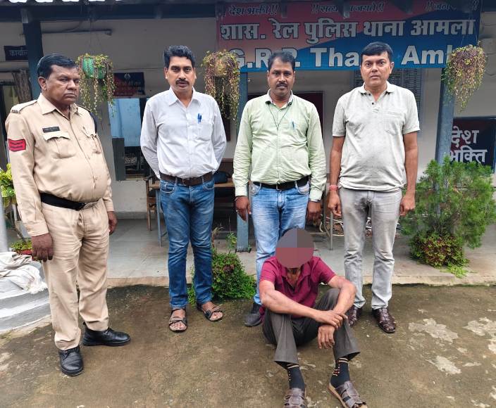 रेलवे यात्रियों का सामान चुराने वाला आदतन अपराधी गिरफ्तार, RPF ने की त्वरित कार्रवाई, टीटीई का चोरी गया टैब व जरूरी दस्तावेज भी बरामद