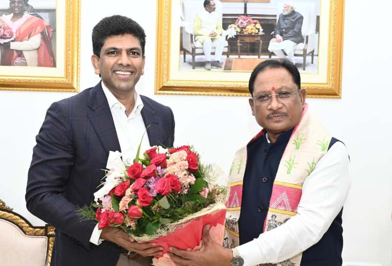 मुख्यमंत्री विष्णु देव साय से केंद्रीय मंत्री डॉ. चन्द्रशेखर पेम्मासानी की सौजन्य मुलाकात, ग्रामीण विकास और संचार सुदृढ़ीकरण पर हुई गहन चर्चा
