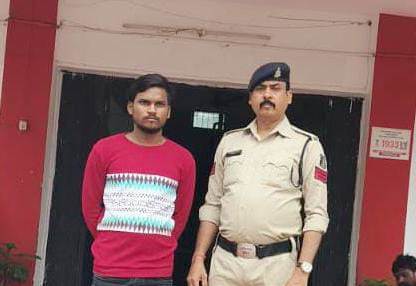 सिम फ्रॉड रैकेट में सनसनी! IT एक्ट व धोखाधड़ी में वांछित आरोपी चढ़ा पुलिस के हत्थे, पुलिस का ऑपरेशन सफल