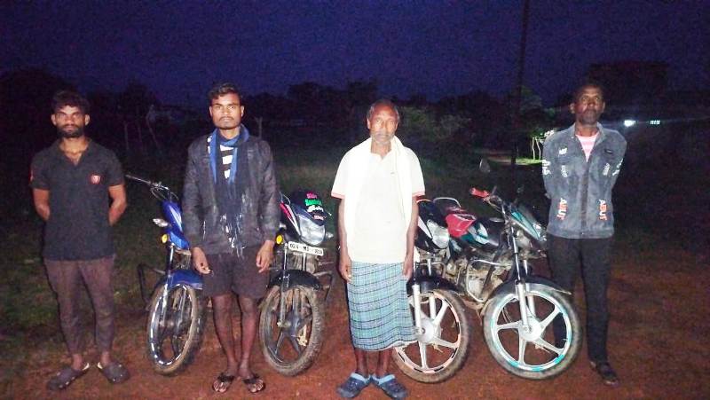 जशपुर पुलिस की बड़ी कामयाबी: अंतरराज्यीय बाइक चोर गिरोह का भंडाफोड़, चार मोटरसाइकिल के साथ दो नाबालिग समेत छह आरोपी गिरफ्तार