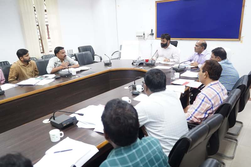 जशपुर कलेक्टर ने दिए सख्त निर्देश: समय पर चावल वितरण और उचित मूल्य दुकानों में होगा समयपूर्व राशन भंडारण