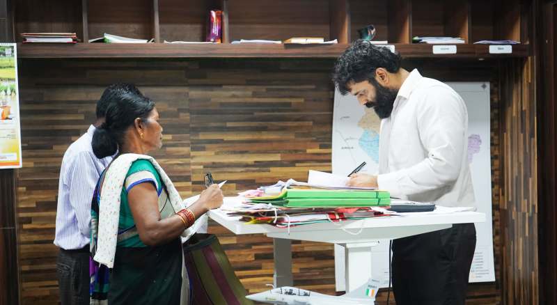 जशपुर में जनदर्शन: कलेक्टर रोहित व्यास ने सुनी आमजन की समस्याएं, दिए त्वरित निराकरण के निर्देश