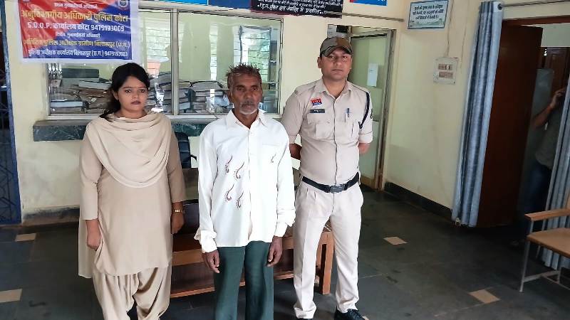 छत्तीसगढ़ में भाई बना हत्यारा : नशे में बहा खून, शराब पीकर उग्र हुआ भाई, मामूली झगड़े में कर दी सगे भाई की हत्या – ईंट से किया जानलेवा वार, हत्या के बाद तत्काल गिरफ्तारी, भेजा गया न्यायिक अभिरक्षा में.