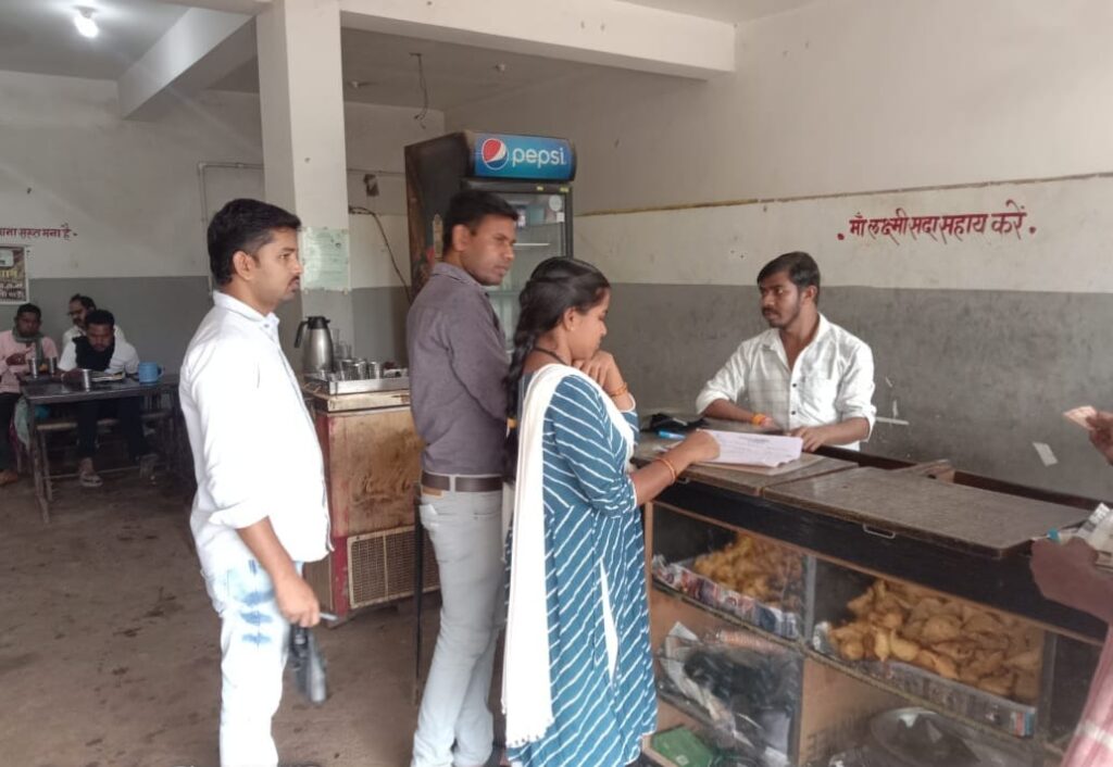 करहीबाजार में मिठाइयों में ज़हर! खाद्य विभाग की जांच में लड्डू और बेसन असुरक्षित पाए गए, मौके पर नष्ट