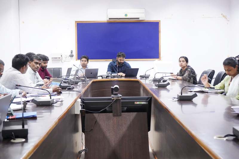 पीएम आवास योजना में नहीं चलेगी गड़बड़ी! जशपुर कलेक्टर रोहित व्यास ने जनपदों की समीक्षा बैठक में चेताया – दोषियों पर होगी सख्त कार्रवाई, जियो टैगिंग और निर्माण गुणवत्ता की हो रही है बारीकी से जांच!