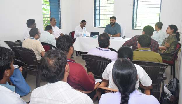 कलेक्टर रोहित व्यास की अध्यक्षता में तमता व शेखरपुर सेक्टरों की समीक्षा, महिलाओं और बच्चों के स्वास्थ्य पर विशेष निर्देश