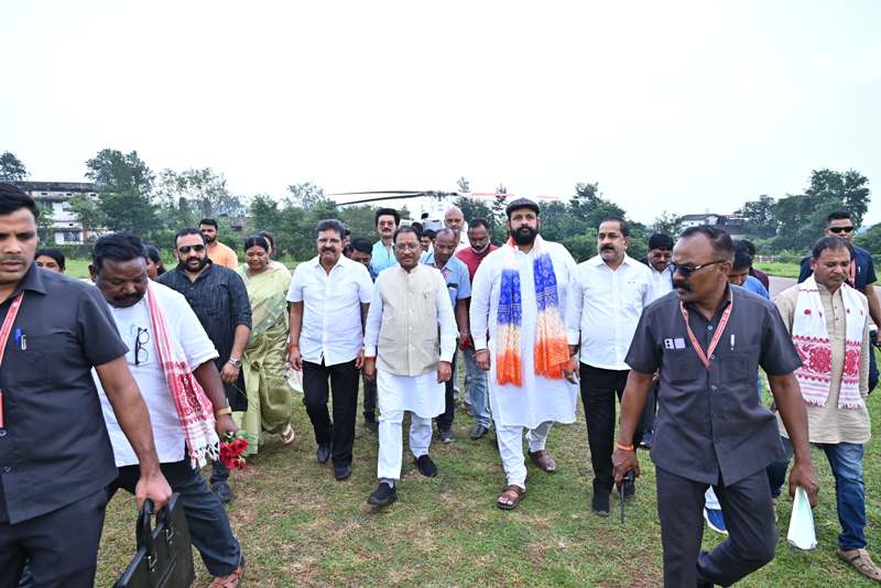 जशपुर : मुख्यमंत्री का जशपुर पुलिस लाइन हेलीपेड पर हुआ आत्मीय स्वागत