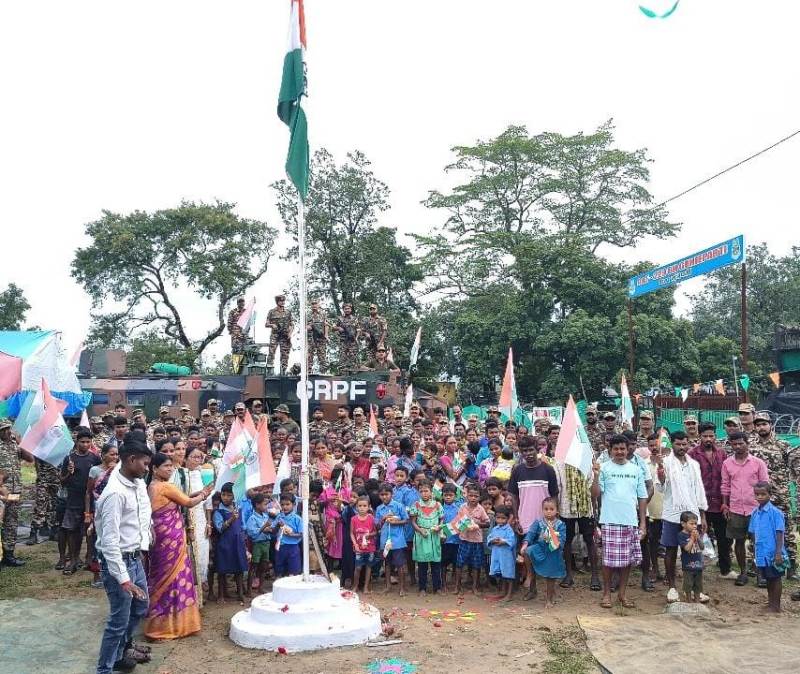 आज़ादी के बाद पहली बार बस्तर के 29 गांवों में शान से लहराया तिरंगा, बस्तर अब भय और हिंसा से निकलकर विकास व विश्वास की ओर – मुख्यमंत्री विष्णुदेव साय