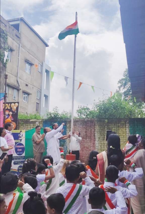 सनशाइन स्कूल कुनकुरी में स्वतंत्रता दिवस धूमधाम से मनाया गया, झंडा फहराने से सांस्कृतिक कार्यक्रम तक उमड़ा उत्साह