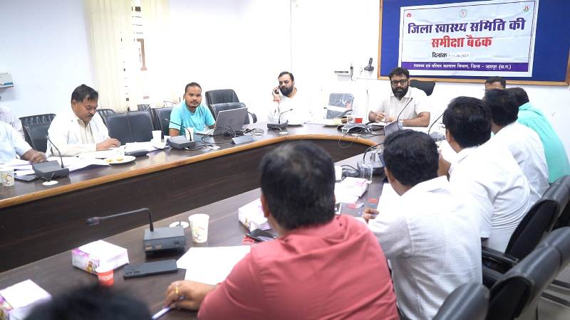 कलेक्टर रोहित व्यास का सख्त फरमान: दवा न मिलने पर जिम्मेदार अफसर पर होगी कड़ी कार्रवाई, स्वास्थ्य सेवाओं में लापरवाही बर्दाश्त नहीं