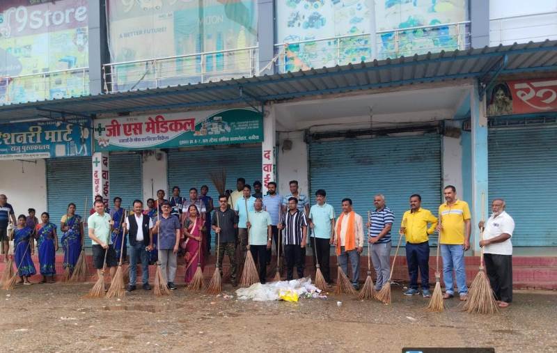 बगीचा की गलियों में गूंजा स्वच्छता का संकल्प, जनप्रतिनिधि, अधिकारी, नागरिक और छात्र संगठनों ने मिलकर चलाया जागरूकता अभियान, कचरा प्रबंधन और सौंदर्यीकरण पर भी दिया जोर