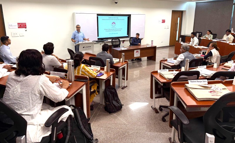 IIM रायपुर का बड़ा कदम – एनजीओ और विकास परियोजनाओं के प्रोफेशनल्स को मिला अत्याधुनिक प्रोजेक्ट मैनेजमेंट प्रशिक्षण