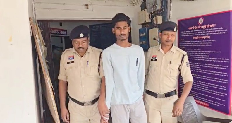 महिला से छेड़छाड़ कर भाग रहा था आरोपी, पीड़िता की बहादुरी और पुलिस की तत्परता से चढ़ा कानून के हत्थे, चलती बाइक से कूदकर महिला ने बचाई इज्जत, आरोपी सिद्धार्थ नायक गिरफ्तार कर भेजा गया जेल.