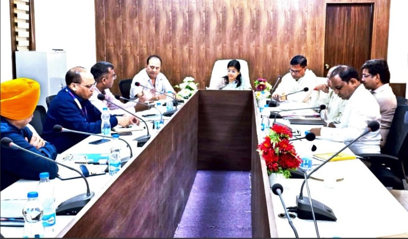 पीएम सूर्यघर योजना की समीक्षा : सोलर रूफटॉप प्लांट में बाधा खत्म होगी, पीएमओ ने बैंक और वेंडर्स को दिए अल्टीमेटम, पीएमओ ने दिए बैंकों और वेंडर्स को सख्त निर्देश.