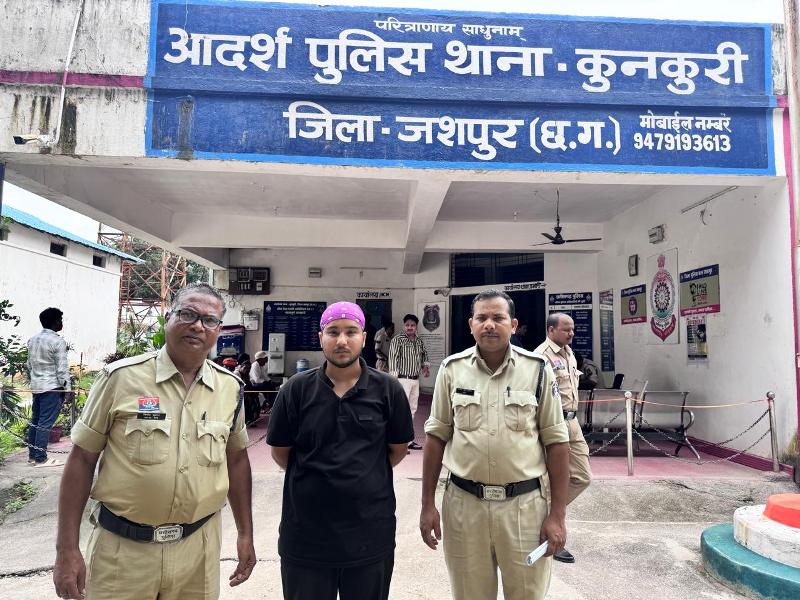 ऑनलाइन दोस्ती की कीमत: सोशल मीडिया पर युवती को फंसाकर अश्लील वीडियो बनाया, एक लाख की मांग और वायरल की धमकी – ऑपरेशन अंकुश में कुनकुरी पुलिस की सर्जिकल स्ट्राइक