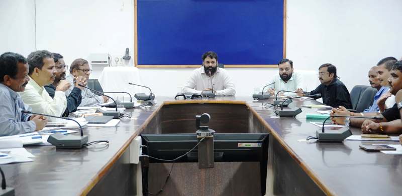 जशपुर कलेक्टर ने ठेकेदारों को लगाई फटकार : ‘गलती की तो कार्रवाई तय!’ कलेक्टर की दो टूक – निर्माण कार्यों में समझौता नहीं चलेगा, 1856 करोड़ की योजनाएं, लेकिन कार्य धीमा,