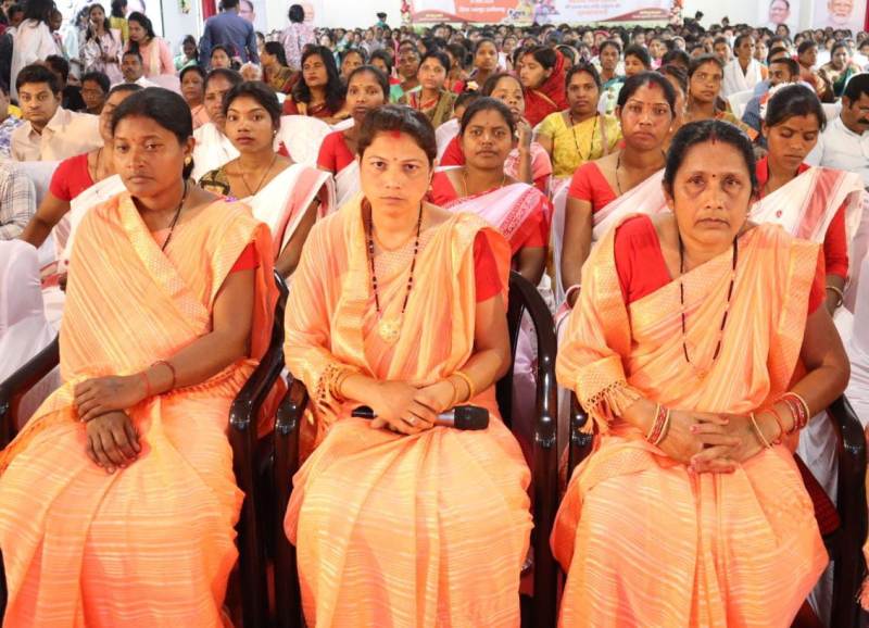 जशपुर में महतारी वंदन योजना बनी ग्रामीण महिलाओं की आर्थिक शक्ति, 2 लाख महिलाओं को मिले ₹363.42 करोड़ से अधिक