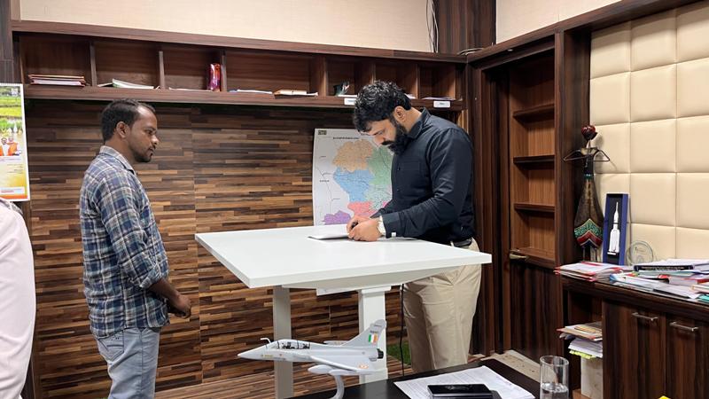 जनता से सीधा संवाद: जशपुर कलेक्टर रोहित व्यास ने जनदर्शन में सुनीं समस्याएं, हर शिकायत का मिलेगा जवाब