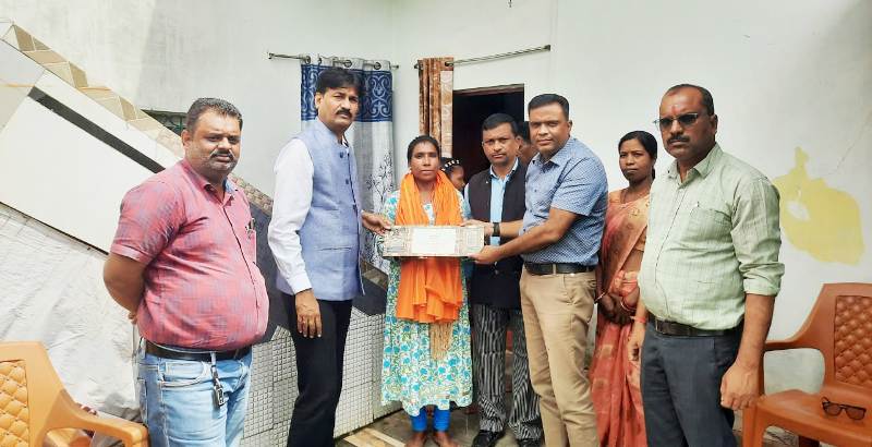 जशपुर : महामहिम राष्ट्रपति के हाथों 15 अगस्त को प्रधानमंत्री आवास योजना के हितग्राही सुमन होगें सम्मानित, राष्ट्रपति भवन से मिला निमंत्रण-पत्र