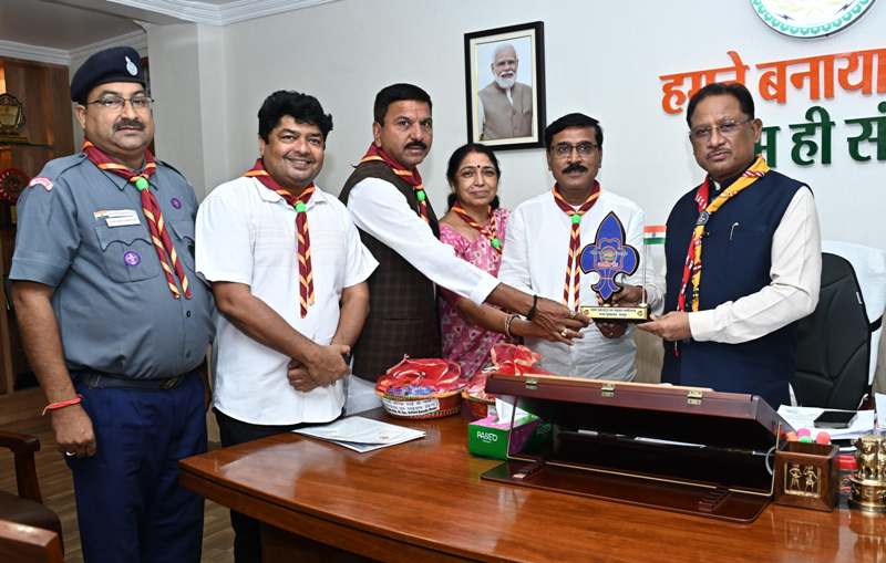 जब देशभक्ति से जुड़ा राखी का धागा: छत्तीसगढ़ के बच्चों ने सैनिक भाइयों के लिए भेजीं हजारों राखियां, सीएम साय बोले – ‘ये है असली राष्ट्रप्रेम