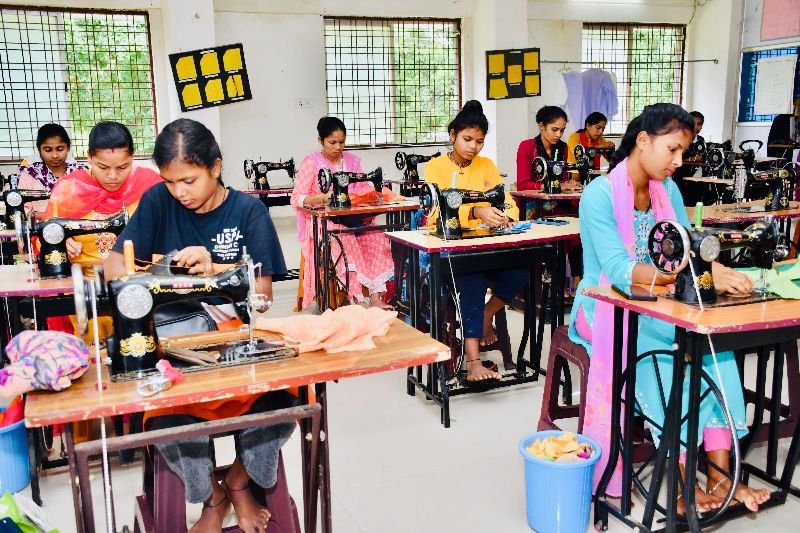 सुकमा में ‘नियद नेल्ला नार’ योजना बनी बदलाव का माध्यम, आत्मसमर्पित माओवादियों को मिल रहा नया जीवन