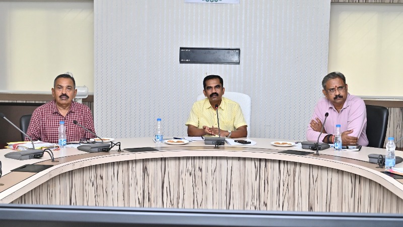 छत्तीसगढ़ में अधिक से अधिक ई-चार्जिंग स्टेशन स्थापित करने हेतु इलेक्ट्रिक वाहन निर्माता कंपनियों के साथ हुई बैठक: इलेक्ट्रिक वाहनों की खरीदी को किया जा रहा प्रोत्साहित