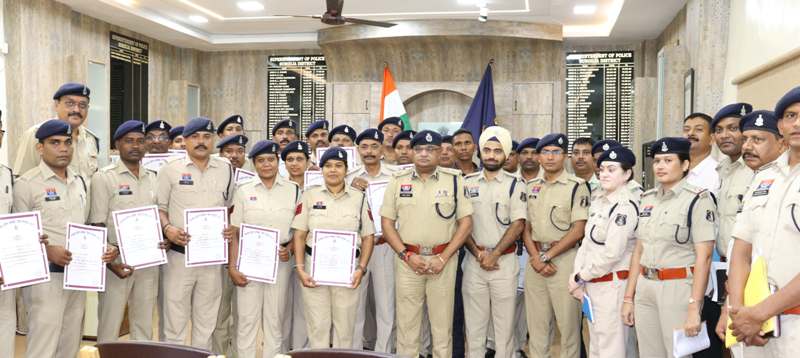 112 सेवा में उत्कृष्टता और अभियान मुस्कान में गुमशुदा बच्चों की दस्तयाबी में उत्कृष्ट प्रदर्शन करने वाले 30+ पुलिसकर्मी हुए पुरस्कृत, एसएसपी ने बढ़ाया हौसला
