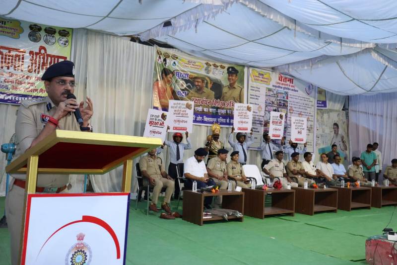 सुरक्षा का वादा” कार्यक्रम में ऑटो चालकों ने लिया महिलाओं की सुरक्षा का संकल्प, बिलासपुर पुलिस की सराहनीय पहल, 300+ ऑटो चालक, CCTV-युक्त वाहन, महिला सुरक्षा की शपथ, बिलासपुर पुलिस ने चलाया अनोखा अभियान.