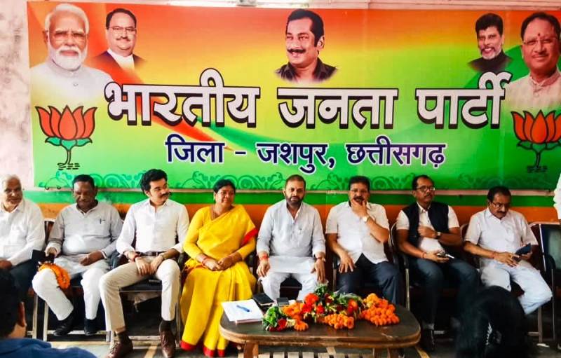 जशपुर में भाजपा की “हर घर तिरंगा” कार्यशाला सम्पन्न : तिरंगा यात्रा और जन-जागरण की हुई तैयारी, हर घर तिरंगा अभियान को सफल बनाने भाजपा ने साधा लक्ष्य, प्रत्येक बूथ में 50 घरों पर लहराएगा तिरंगा.