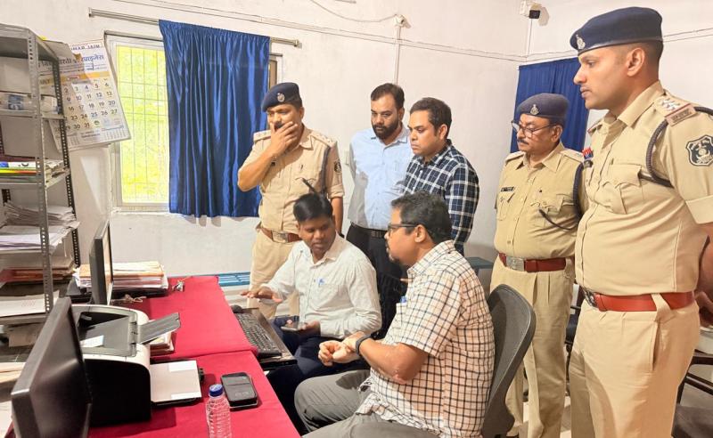 सीटी कोतवाली जशपुर का निरीक्षण : जशपुर में अपर मुख्य सचिव मनोज पिंगुआ ने थाने के डिजिटल कार्य और नए कानूनों की समीक्षा की, डिजिटल पुलिसिंग और समाधान ऐप पर जोर