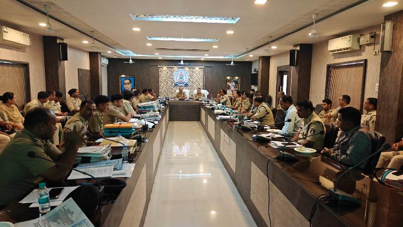 क्राइम मीटिंग : जांजगीर-चांपा एसपी विजय कुमार पाण्डेय ने क्राइम मीटिंग में दिए कड़े निर्देश, महिला अपराधियों पर विशेष फोकस, वाहन एक्सीडेंट रोकने और गणेश पर्व की सुरक्षा पर जांजगीर-चांपा पुलिस का बड़ा ऐक्शन प्लान.