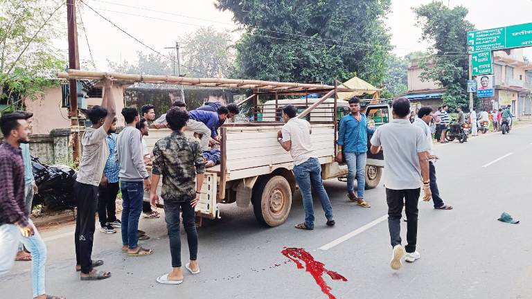 कुनकुरी-लवाकेरा राजमार्ग पर गड़ाकटा पेट्रोल पंप के पास हुआ सड़क हादसा, सिर पर गंभीर चोट लगने से राजमिस्त्री श्रवण राम ने अस्पताल में तोड़ा दम