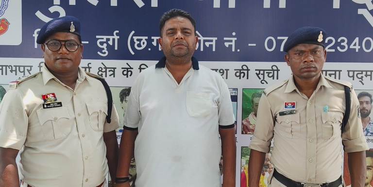 ब्लैंक चेक में 25 लाख भरकर कर्जदार को दी जान से मारने की धमकी, पुलिस ने 48 घंटे में दबोचा आरोपी