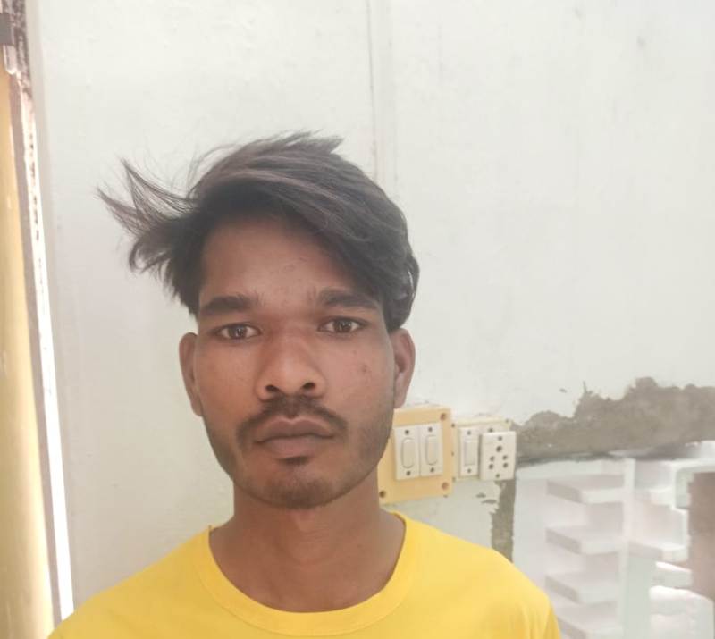 थाना सूरजपुर पुलिस ने मोबाइल दुकान से चोरी के मामले में 1 आरोपी को दबोचा, चोरी के 3 मोबाइल बरामद