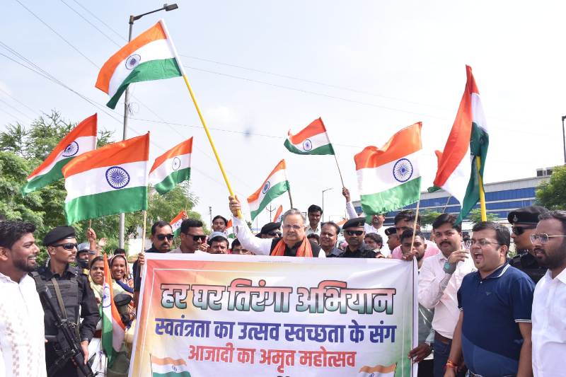 विधानसभा अध्यक्ष डॉ. रमन सिंह ने ग्राम टेड़ेसरा में तिरंगा बाईक रैली को किया रवाना, उल्लास और खुशी के साथ आजादी का उत्सव मनाया गया