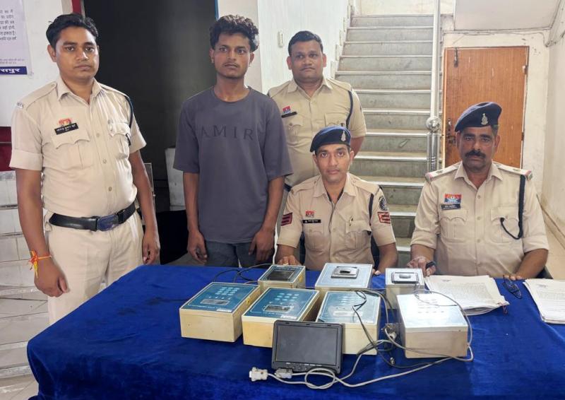 पुलिस की बड़ी सफलता : प्लांट से चोरी का माल बरामद, चकरभाठा पुलिस ने कटनी से पकड़ा प्रार्थी का कर्मचारी, ₹6 लाख के चोरी गए सामान के साथ आरोपी मध्य प्रदेश से गिरफ्तार कर न्यायालय में किया गया प्रस्तुत.