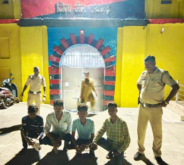 शांति भंग करने वालों पर शिकंजा : पुलिस की सख्ती, जूटमिल पुलिस ने चार बदमाशों को भेजा सलाखों के पीछे.