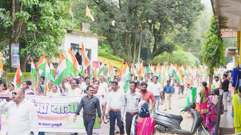 हर घर तिरंगा अभियान : कुनकुरी के ग्राम नारायणपुर में देशभक्ति से ओत-प्रोत भव्य तिरंगा यात्रा का आयोजन, लोगों में उमड़ा उत्साह.