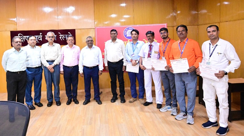 ‘रेल संरक्षा के सजग प्रहरियों का सम्मान’: महाप्रबंधक तरुण प्रकाश ने पांच उत्कृष्ट कर्मचारियों को किया पुरस्कृत