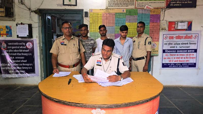 बिलासपुर में सड़क विवाद के बाद धारदार हथियार से हमला : गाड़ी मोड़ने के विवाद में खूनखराबा, बिलासपुर पुलिस ने चाकू और बाइक के साथ पकड़े हमलावर, सिटी कोतवाली पुलिस ने तीन आरोपी किए गिरफ्तार, भेजा गया न्यायिक अभिरक्षा में.