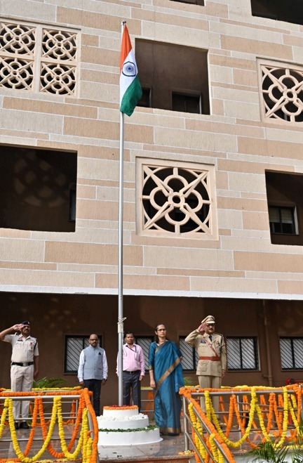 स्वतंत्रता दिवस : मंत्रालय में अपर मुख्य सचिव ने किया ध्वजारोहण