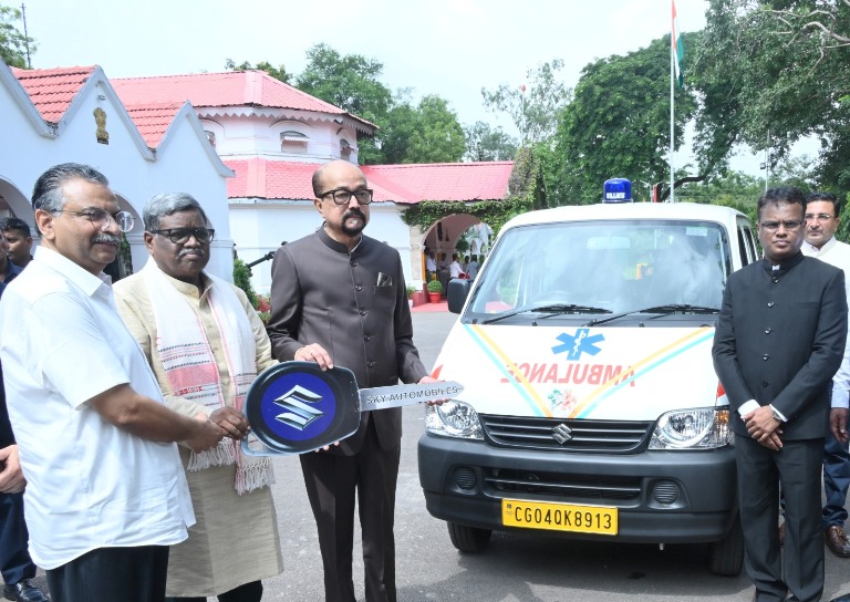 राज्यपाल श्री डेका ने वनवासी विकास समिति को सौंपी एम्बुलेंस की चाबी