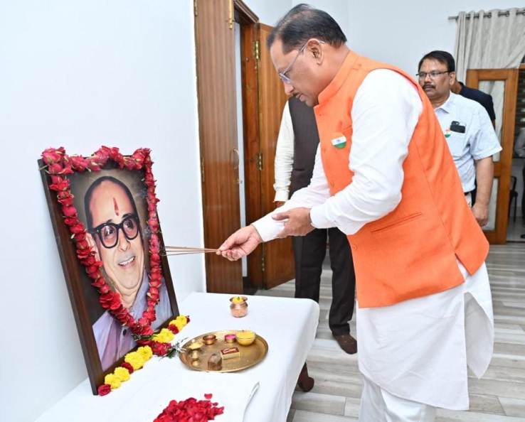 मुख्यमंत्री विष्णु देव साय ने स्वर्गीय श्री कुशाभाऊ ठाकरे की जयंती पर किया नमन