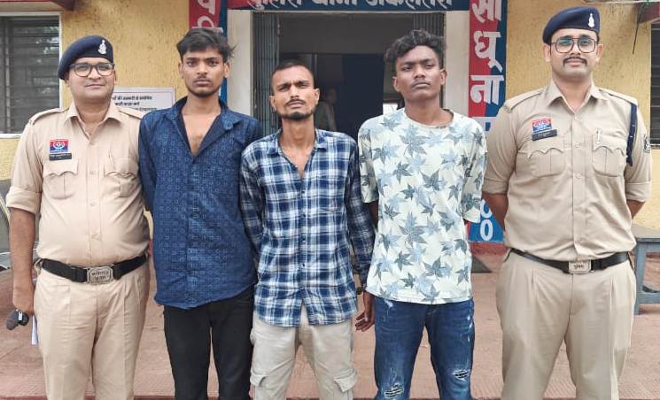 सिगरेट विवाद से शुरू हुआ खूनी खेल –चाकू से हमला करने वाले 3 आरोपी व 1 नाबालिग गिरफ्तार, पेट में वार से युवक गंभीर